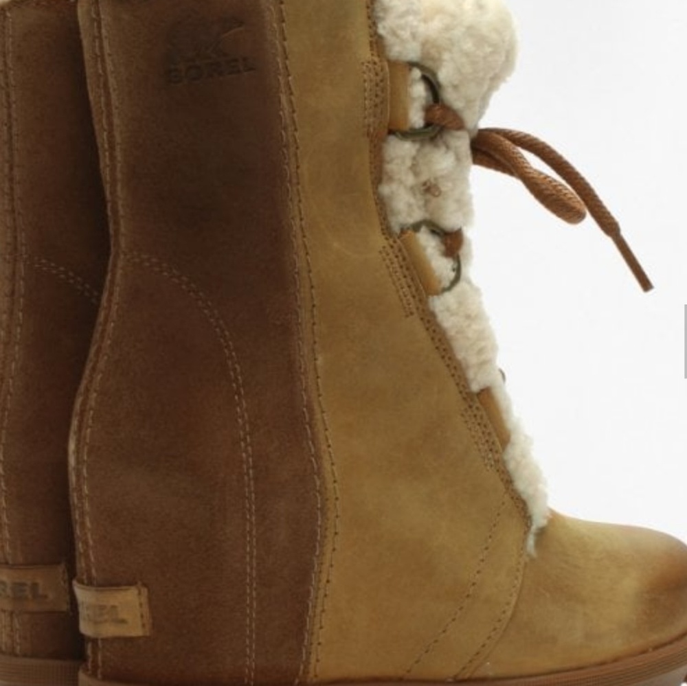 Sorel Tan Ankle Boots with Cream Fur - Picture 7 of 7